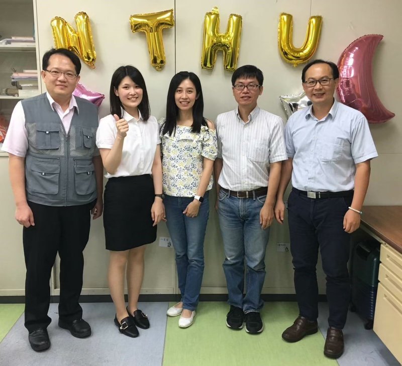 口試與口試委員合影